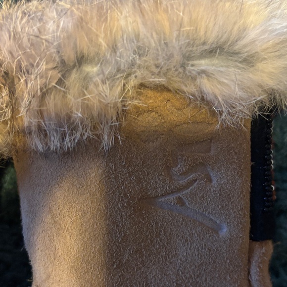 RYSY SHORT CUFF MITTEN IN BROWN - Picture 3 of 15